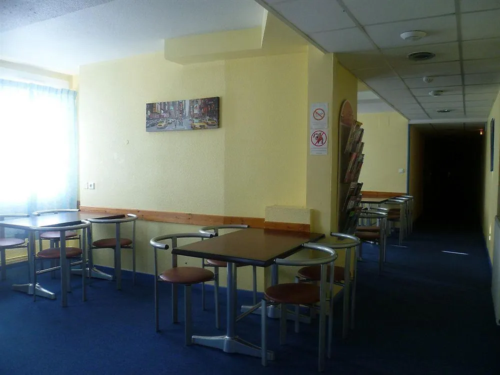 Hotel & Residence Avermes 2*,