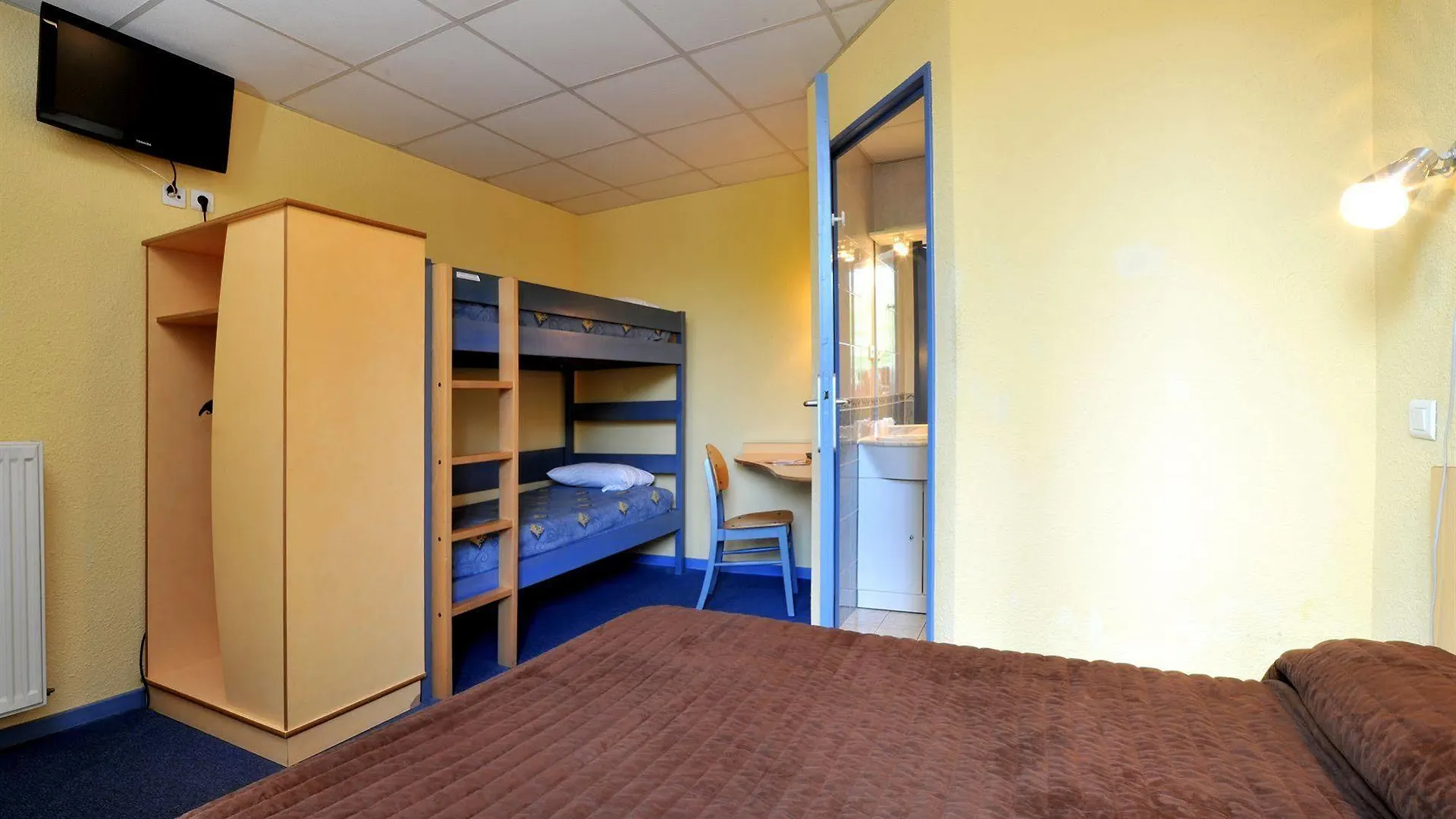 **  Hotel & Residence Avermes France